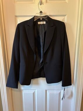 Tahari - Navy Blazer - size 6